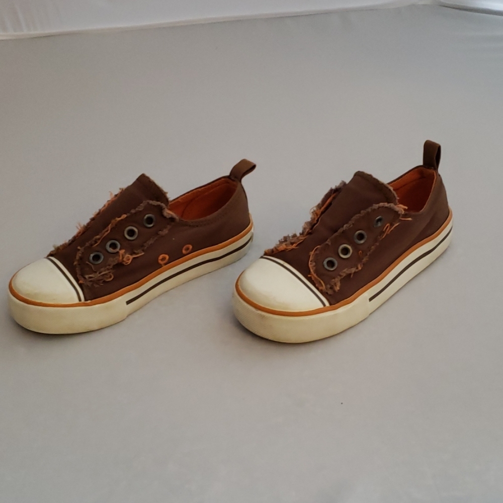 Boys size 8 Old Navy shoes